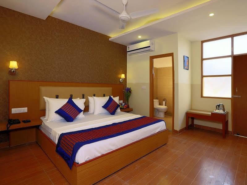 Hotel Aeroporto Nearest Landmark Aerocity Delhi Yeni Delhi Dış mekan fotoğraf